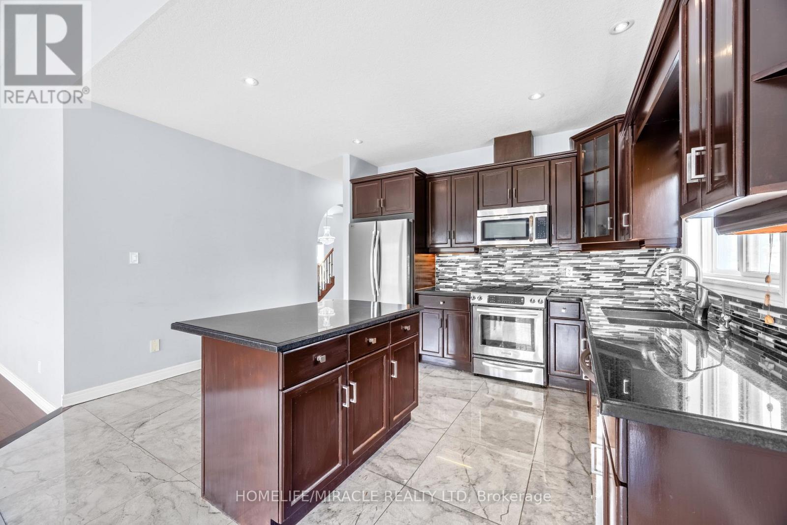 4 Clairfields Drive W, Guelph, ON - Indoor Photo Showing Kitchen With Double Sink With Upgraded Kitchen