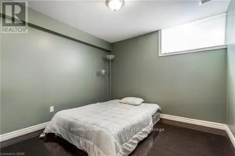 4 Clairfields Drive W, Guelph, ON - Indoor Photo Showing Bedroom