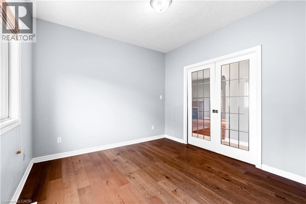 4 Clairfields Drive W, Guelph, ON - Indoor Photo Showing Other Room