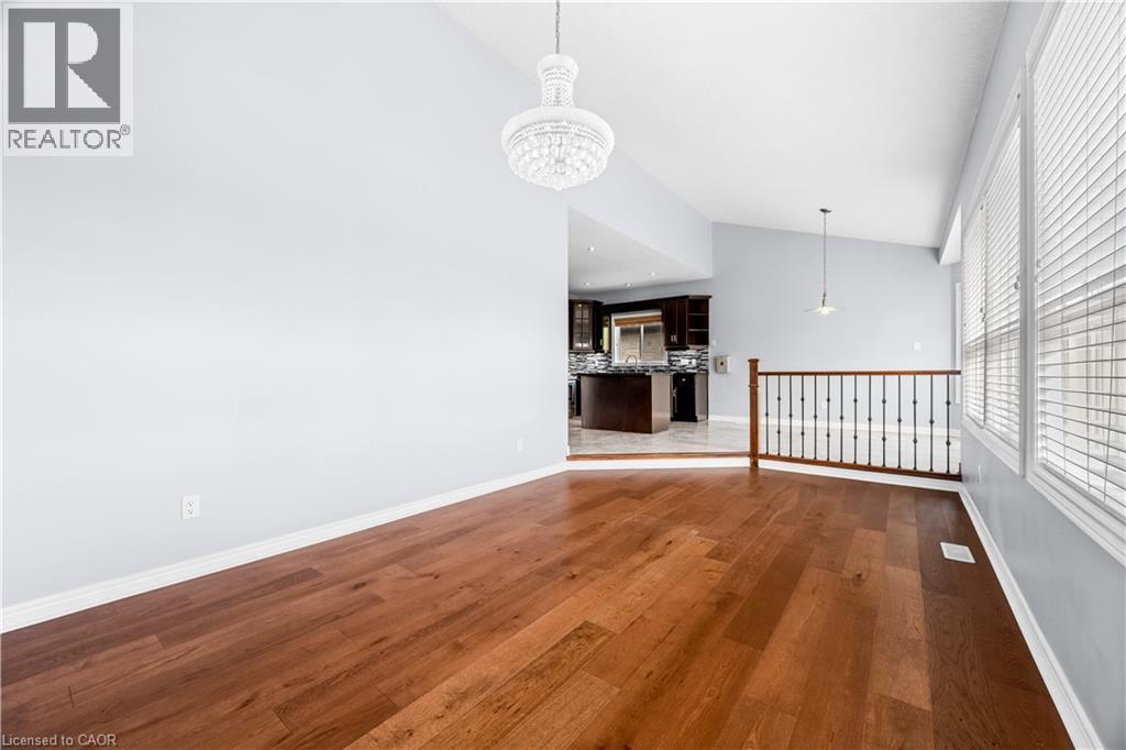4 Clairfields Drive W, Guelph, ON - Indoor Photo Showing Other Room