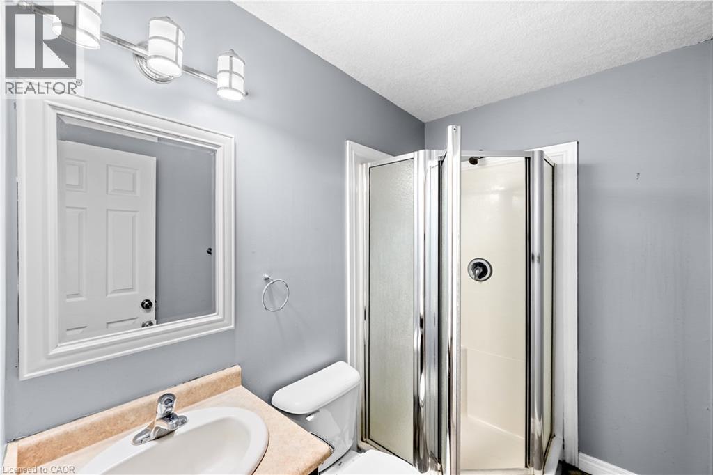 4 Clairfields Drive W, Guelph, ON - Indoor Photo Showing Bathroom