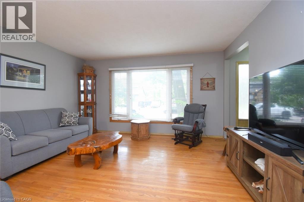 120 Eaglewood Boulevard, Mississauga, ON - Indoor Photo Showing Living Room