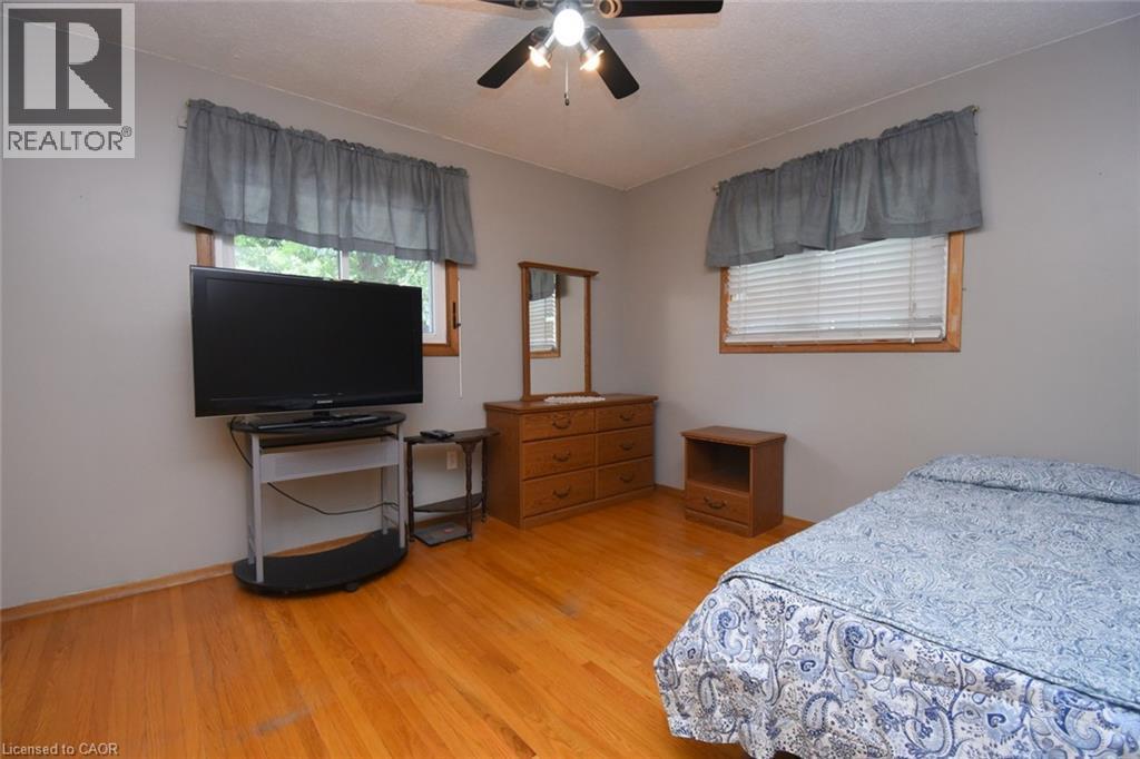 120 Eaglewood Boulevard, Mississauga, ON - Indoor Photo Showing Bedroom