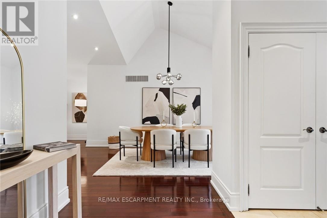 1063 Greenoaks Drive, Mississauga, ON - Indoor Photo Showing Other Room