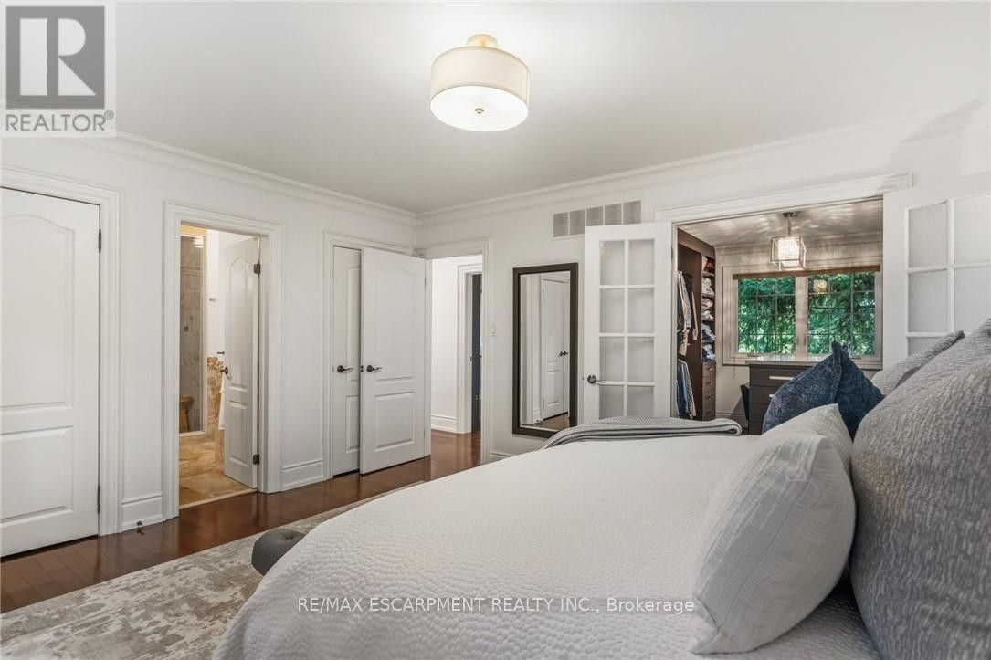 1063 Greenoaks Drive, Mississauga, ON - Indoor Photo Showing Bedroom