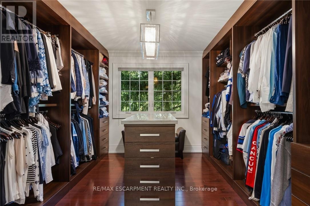 1063 Greenoaks Drive, Mississauga, ON - Indoor With Storage