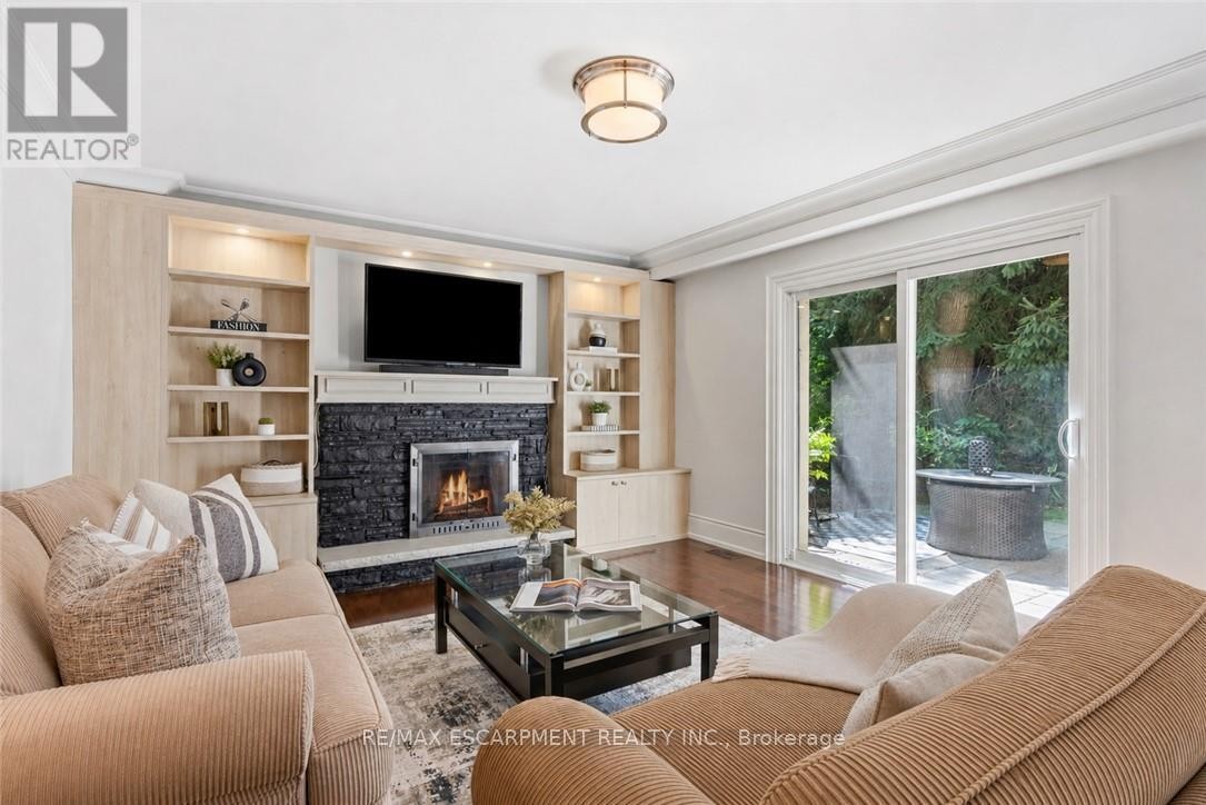 1063 Greenoaks Drive, Mississauga, ON - Indoor Photo Showing Living Room With Fireplace