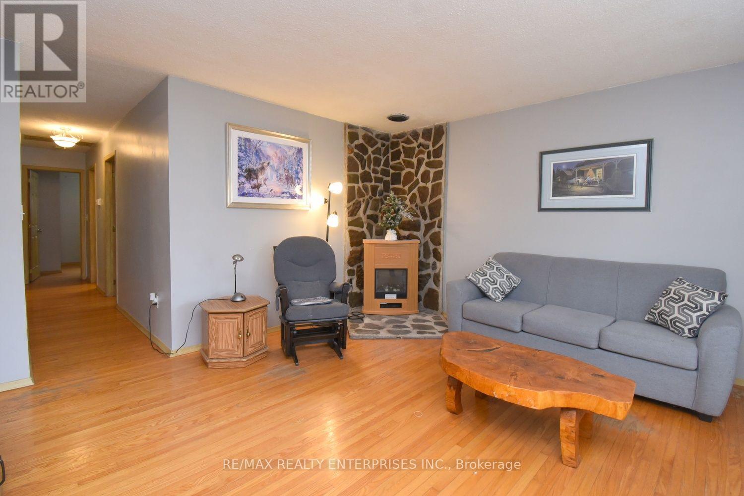 120 Eaglewood Boulevard, Mississauga, ON - Indoor Photo Showing Living Room