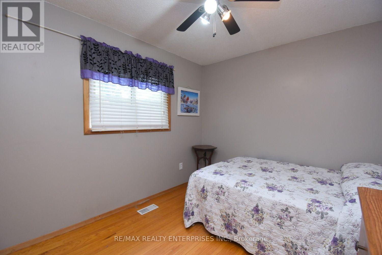 120 Eaglewood Boulevard, Mississauga, ON - Indoor Photo Showing Bedroom