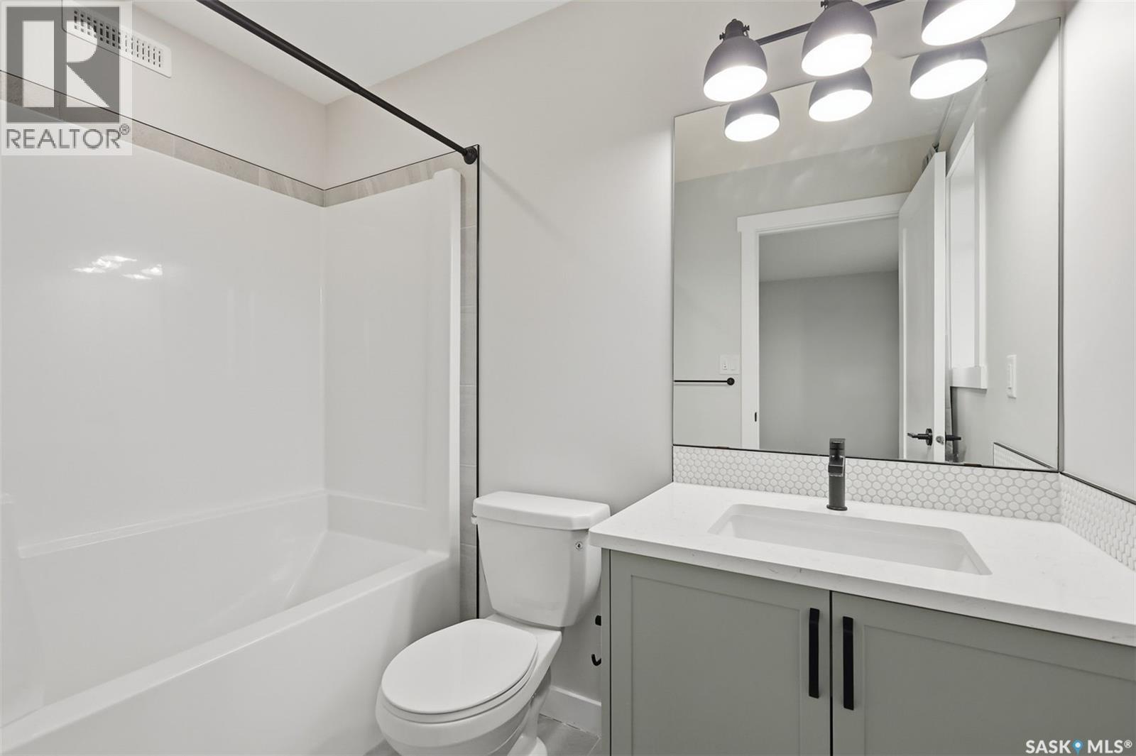 713 Brighton Boulevard, Saskatoon, SK - Indoor Photo Showing Bathroom