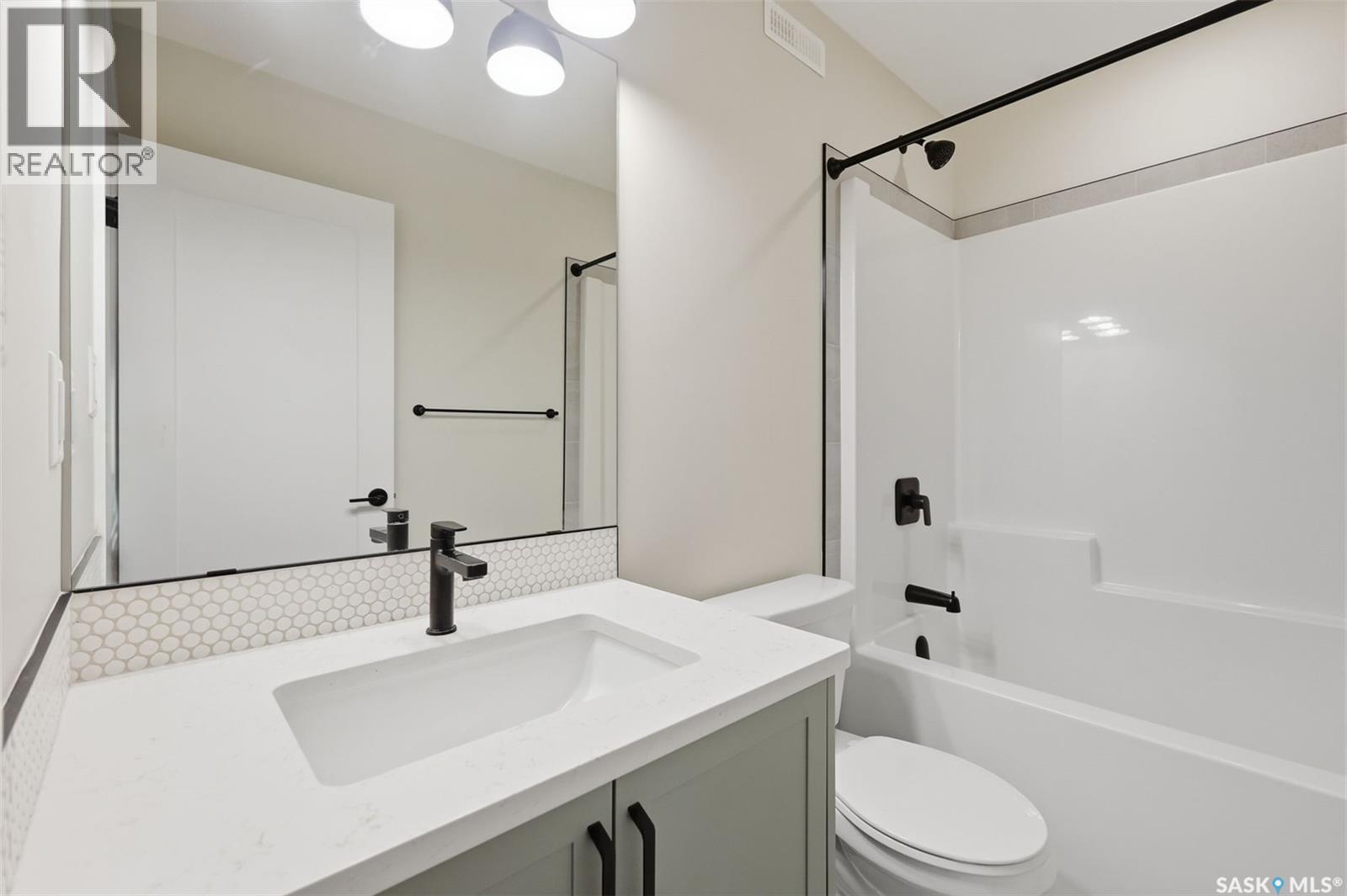 713 Brighton Boulevard, Saskatoon, SK - Indoor Photo Showing Bathroom