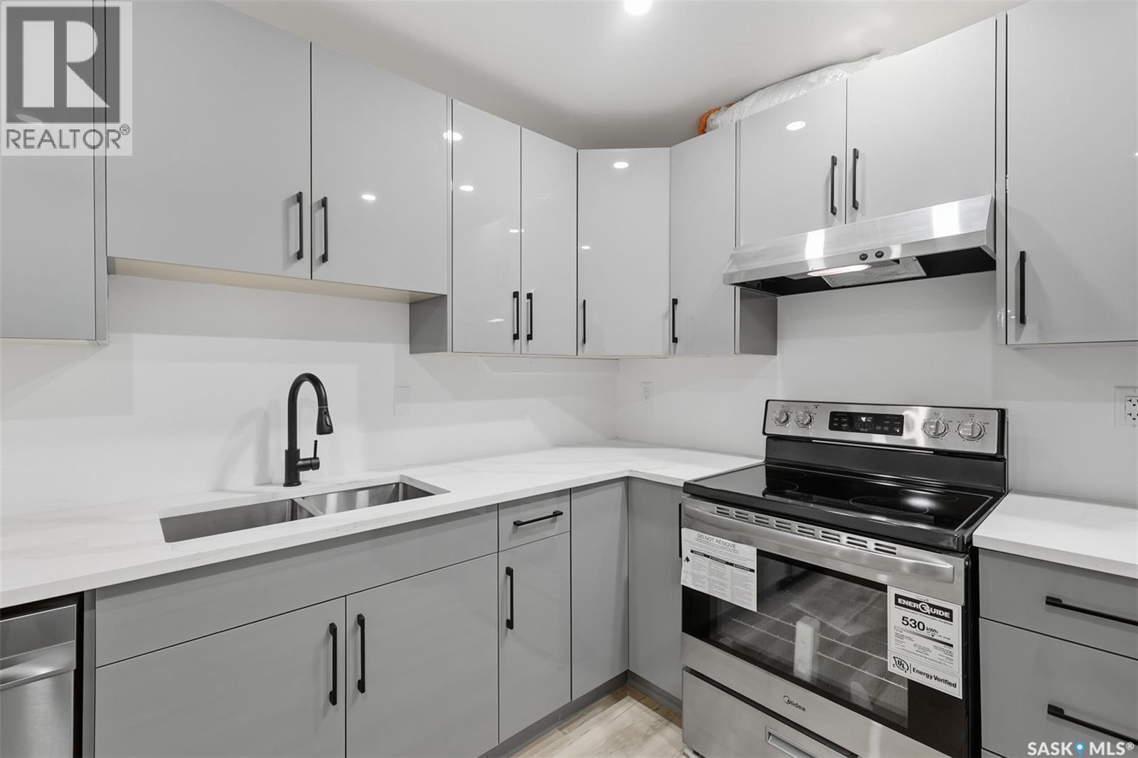 713 Brighton Boulevard, Saskatoon, SK - Indoor Photo Showing Kitchen With Double Sink With Upgraded Kitchen