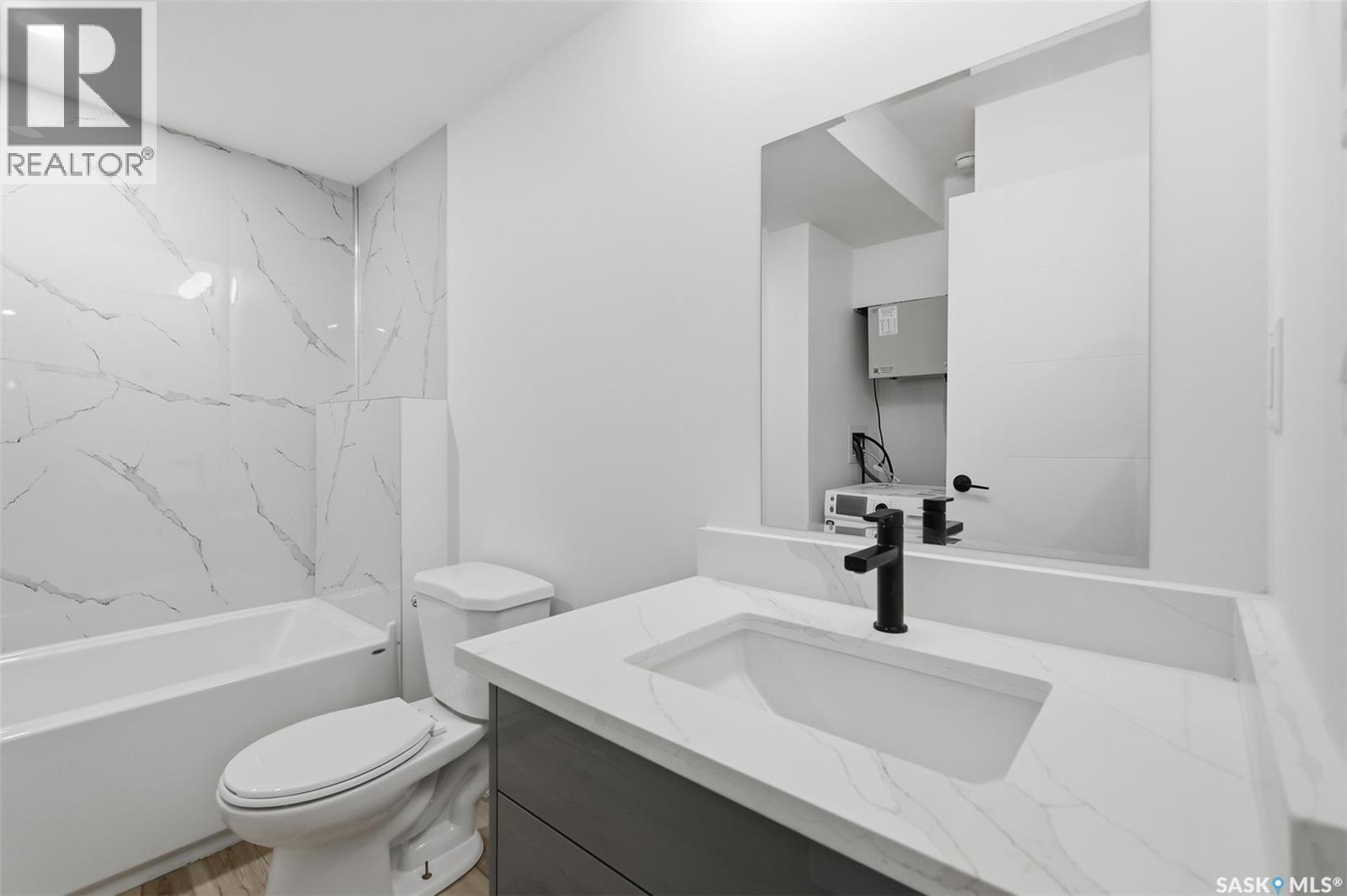 713 Brighton Boulevard, Saskatoon, SK - Indoor Photo Showing Bathroom