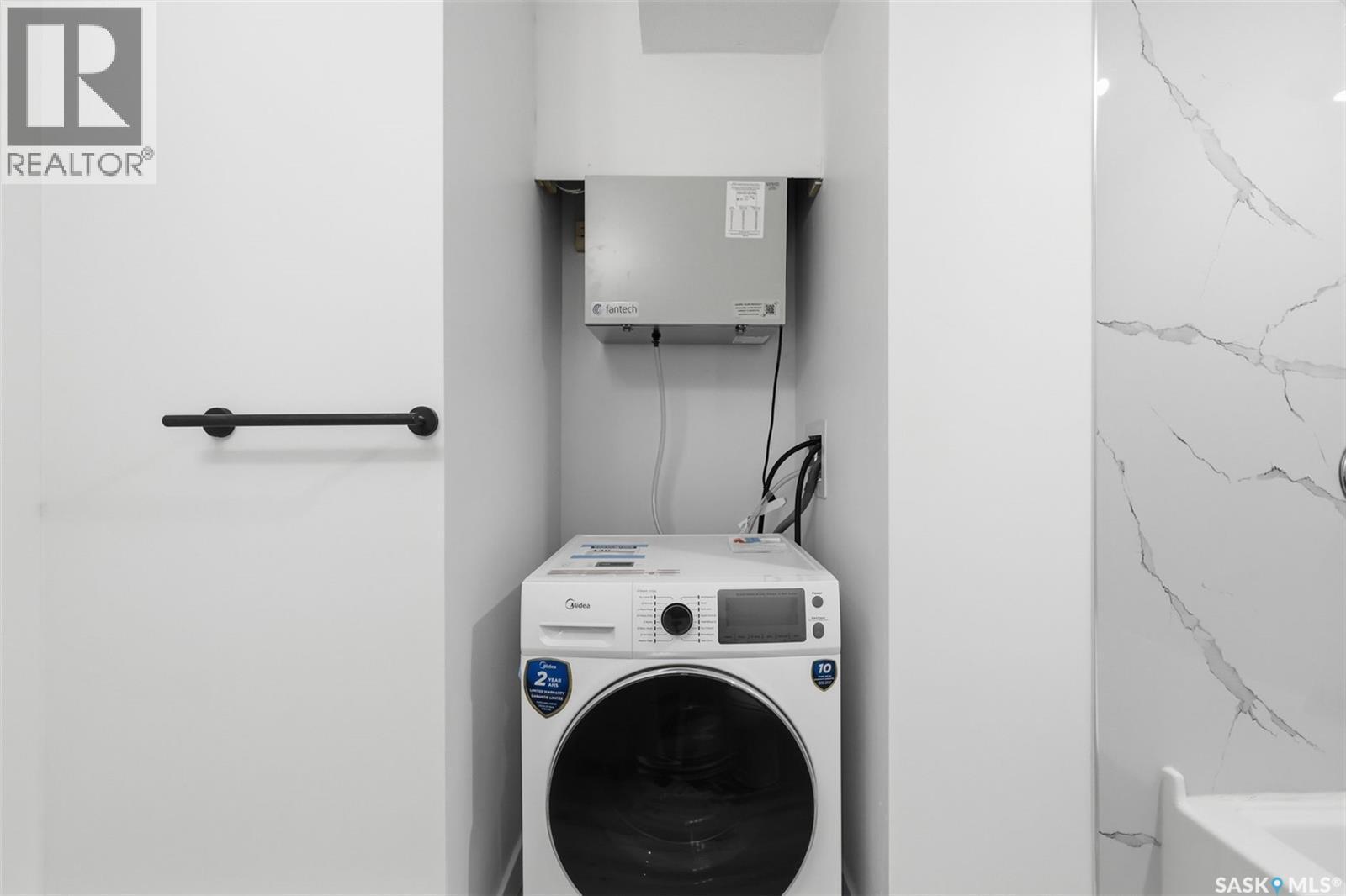 713 Brighton Boulevard, Saskatoon, SK - Indoor Photo Showing Laundry Room