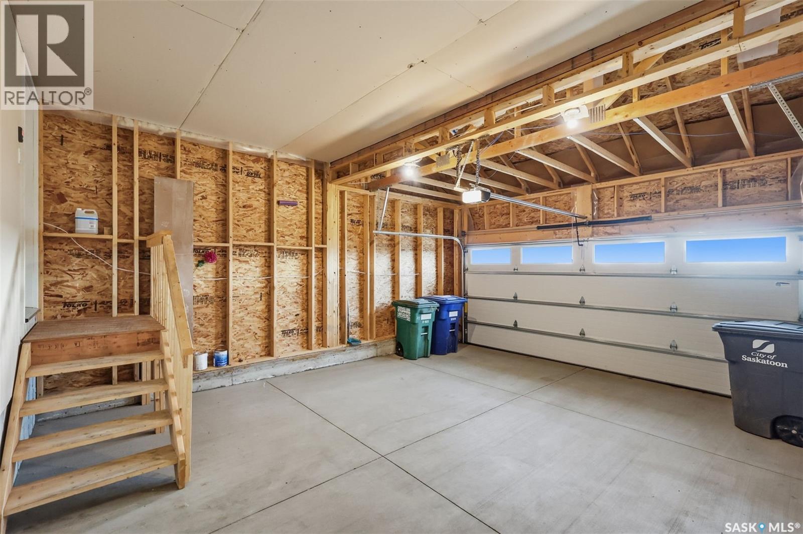 713 Brighton Boulevard, Saskatoon, SK - Indoor Photo Showing Garage