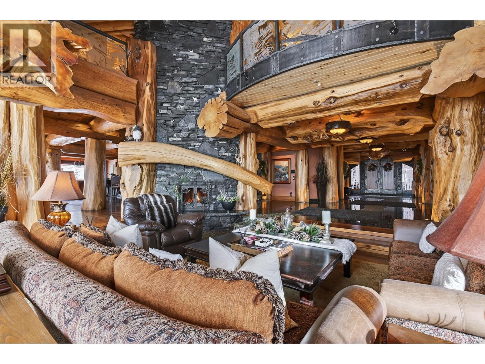 525 Feathertop Way, Big White, BC - Indoor Photo Showing Living Room