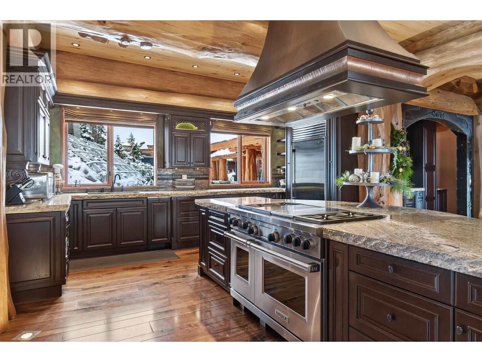 525 Feathertop Way, Big White, BC - Indoor Photo Showing Kitchen With Upgraded Kitchen
