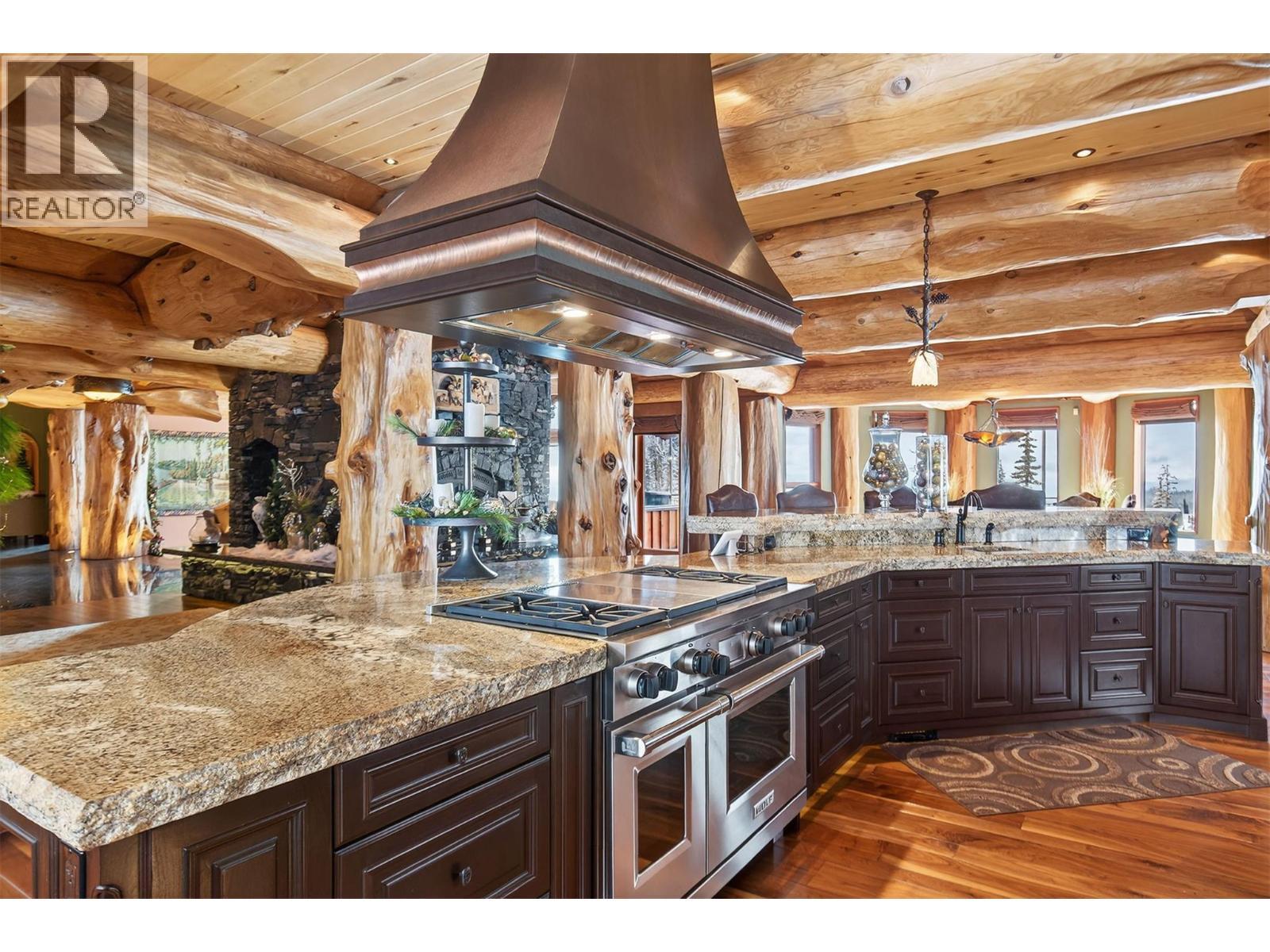 525 Feathertop Way, Big White, BC - Indoor Photo Showing Kitchen With Upgraded Kitchen