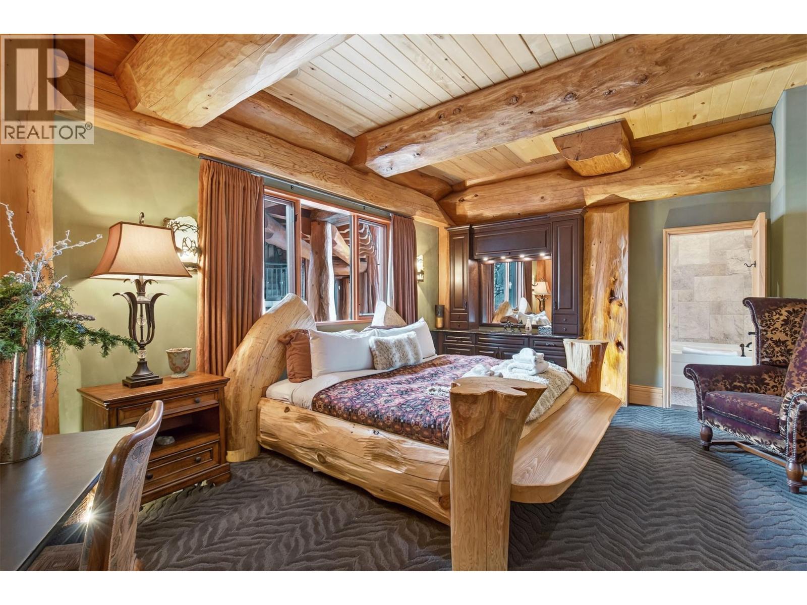 525 Feathertop Way, Big White, BC - Indoor Photo Showing Bedroom