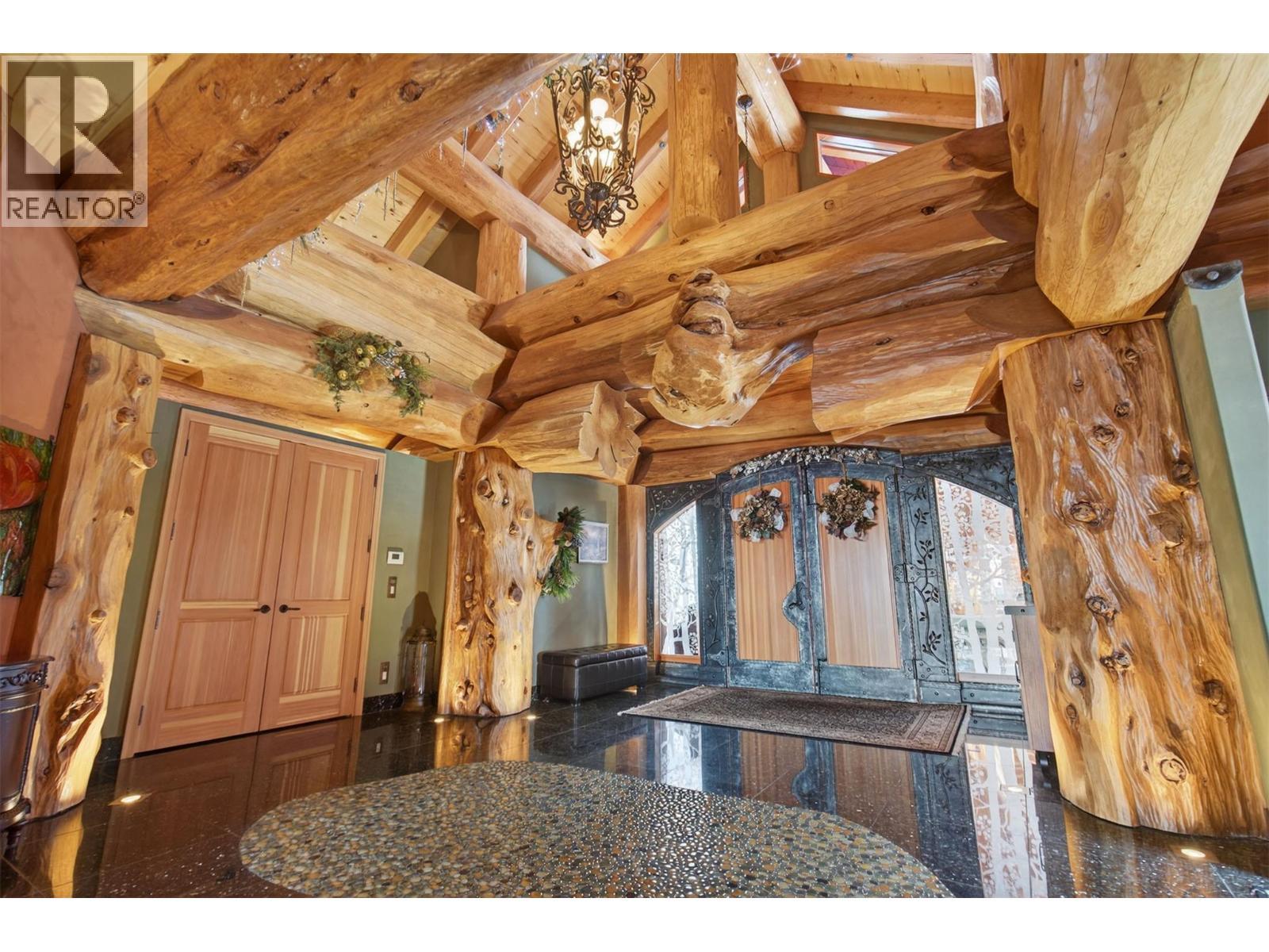 525 Feathertop Way, Big White, BC - Indoor Photo Showing Other Room