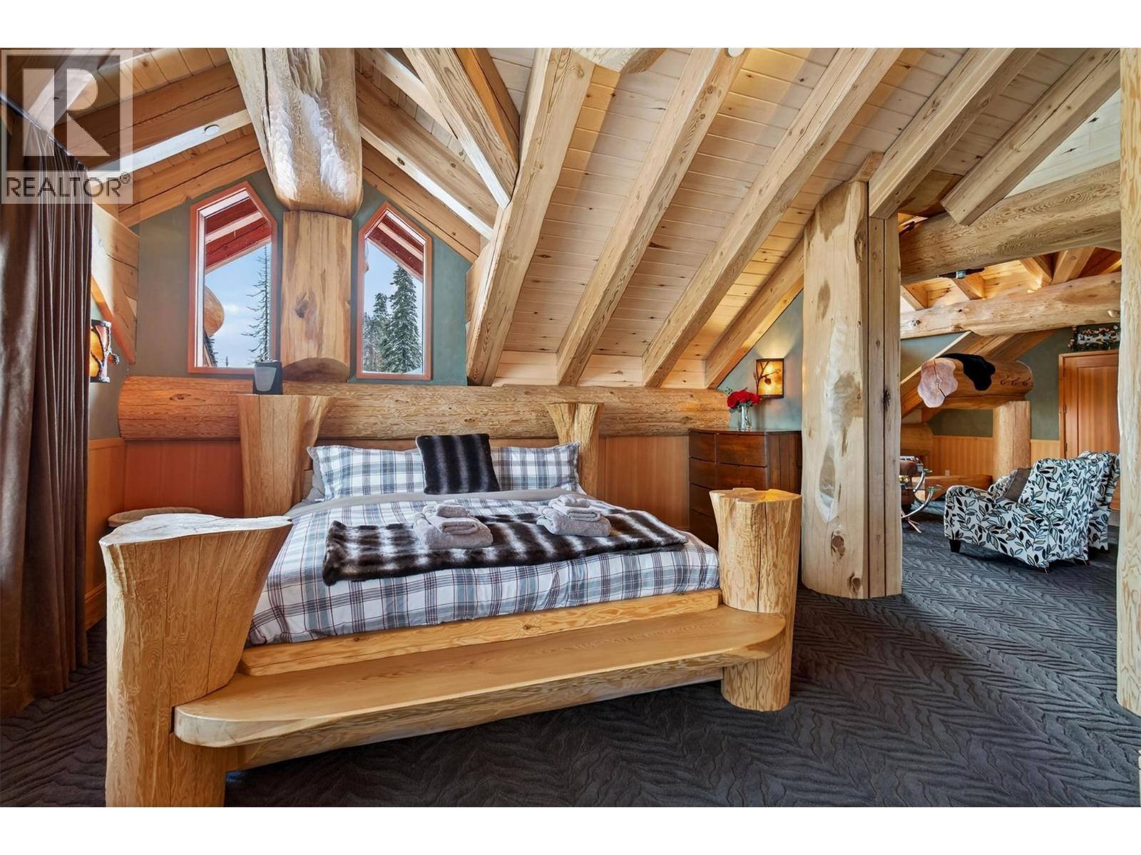 525 Feathertop Way, Big White, BC - Indoor Photo Showing Bedroom