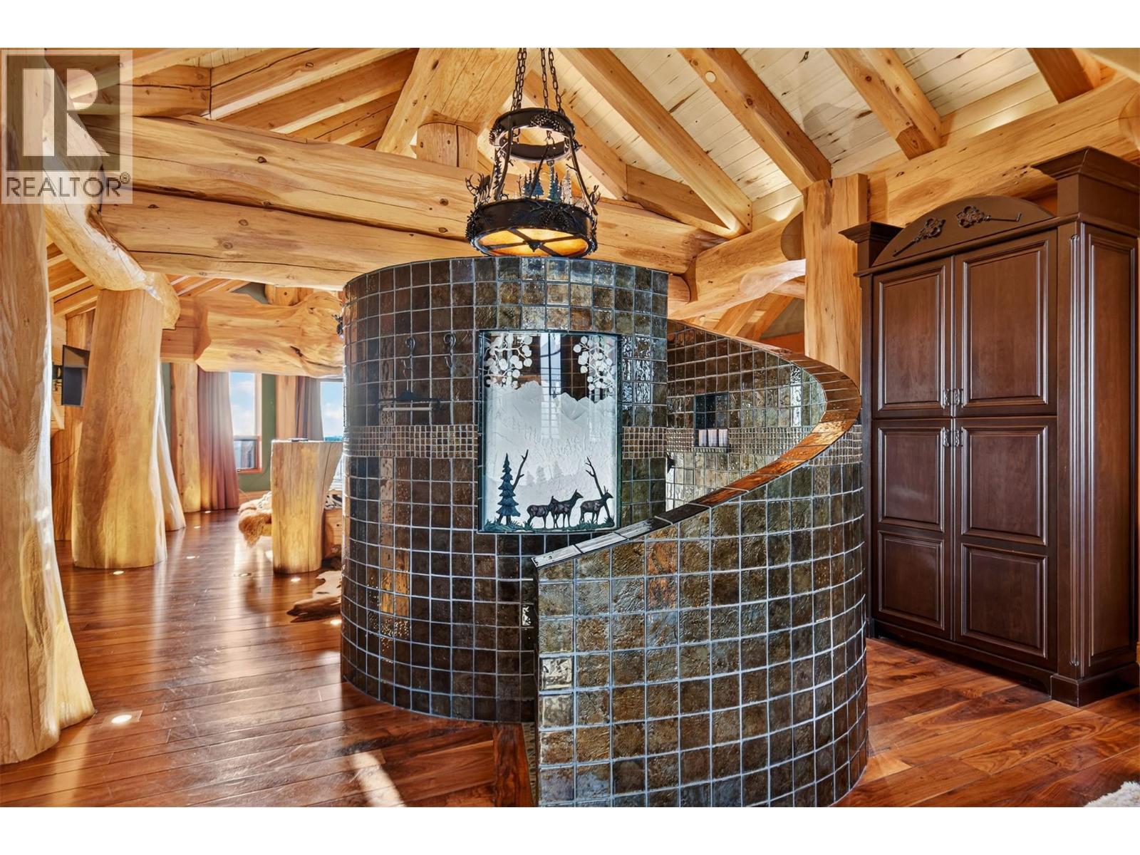 525 Feathertop Way, Big White, BC - Indoor Photo Showing Other Room