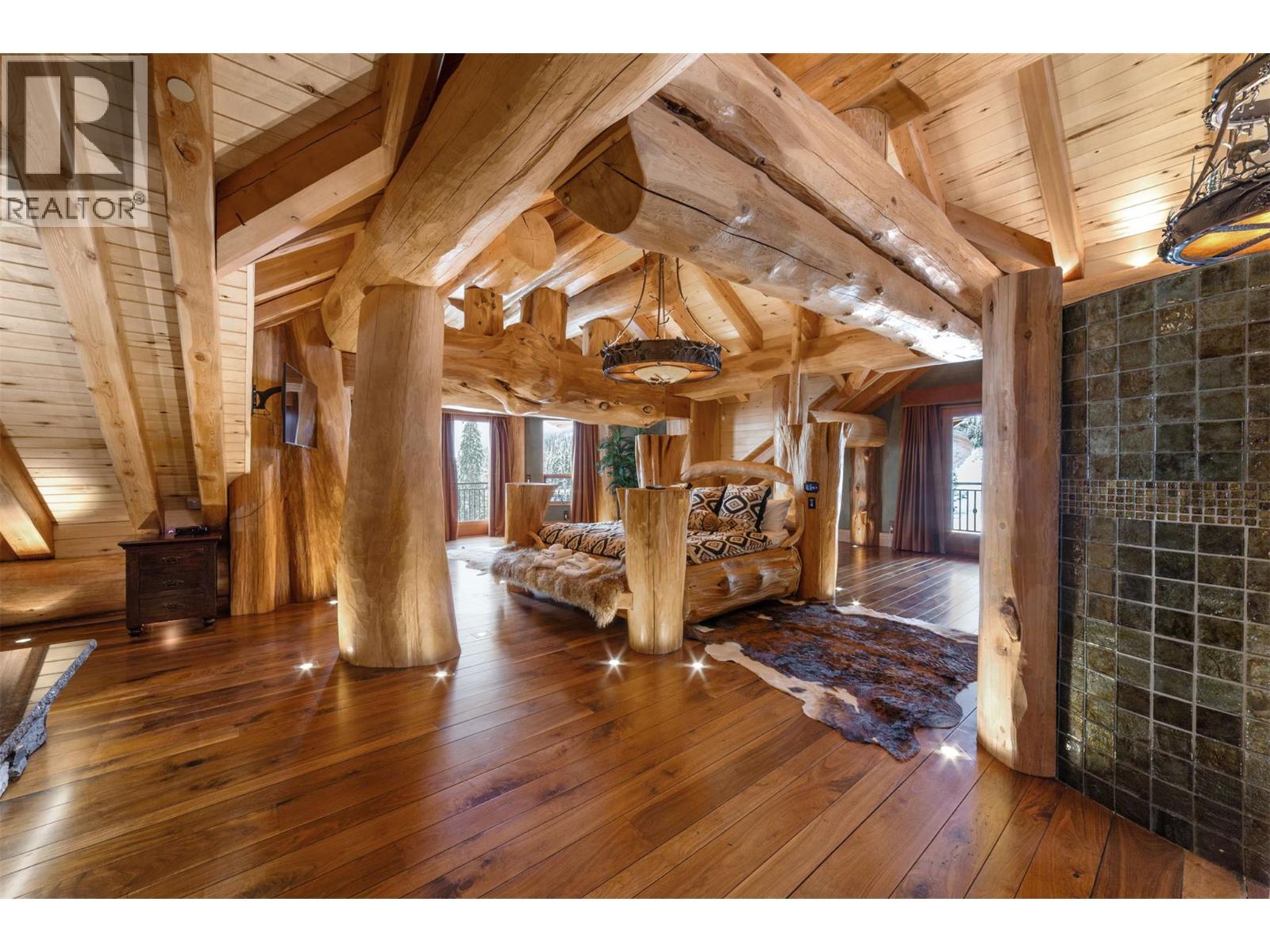 525 Feathertop Way, Big White, BC - Indoor Photo Showing Other Room