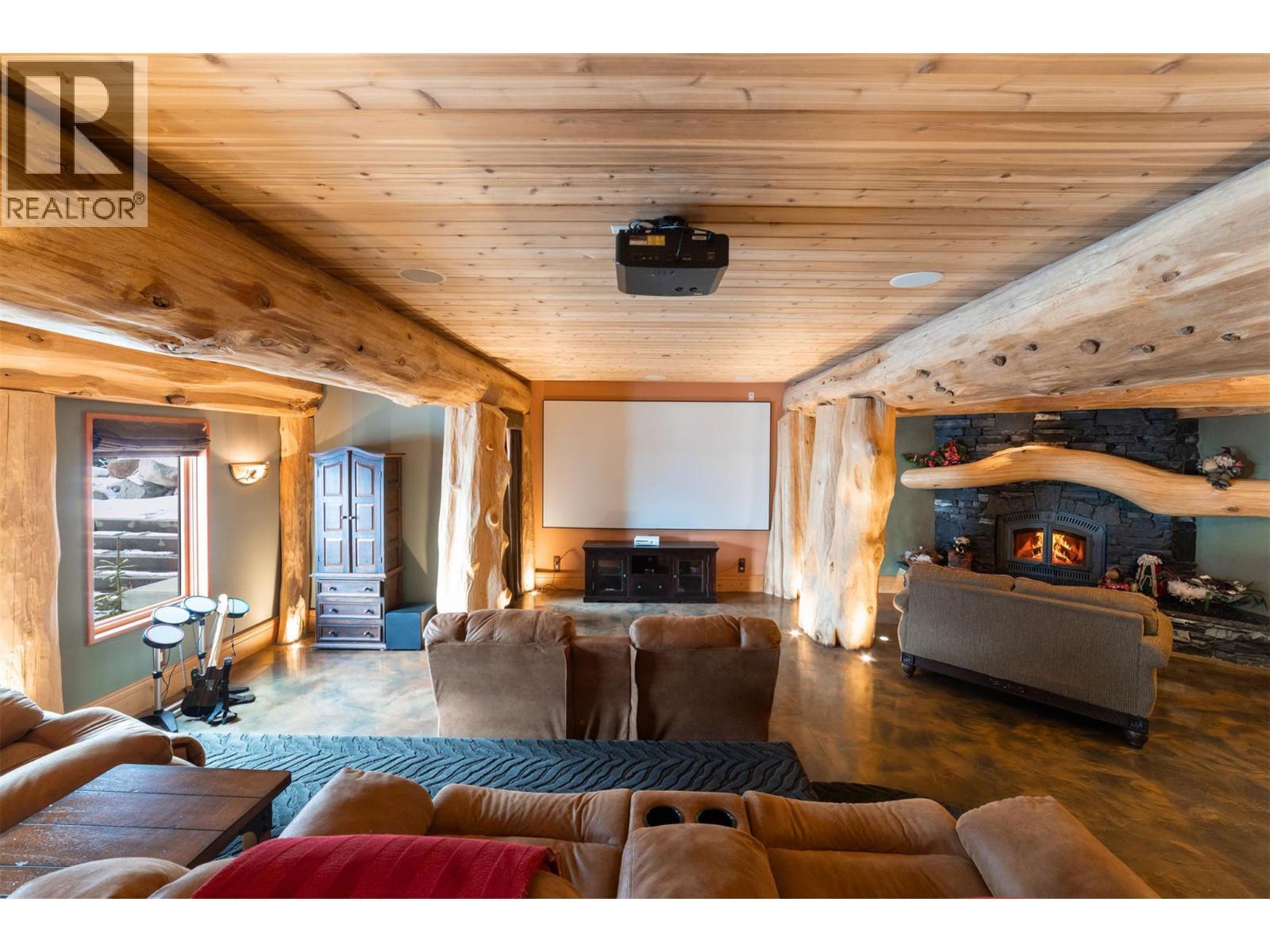 525 Feathertop Way, Big White, BC - Indoor Photo Showing Living Room