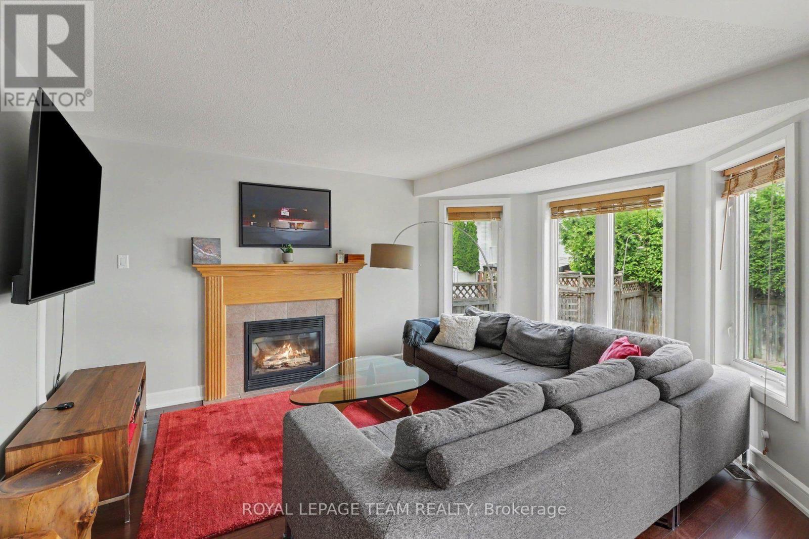45 Coleridge Street, Ottawa, ON - Indoor Photo Showing Living Room With Fireplace