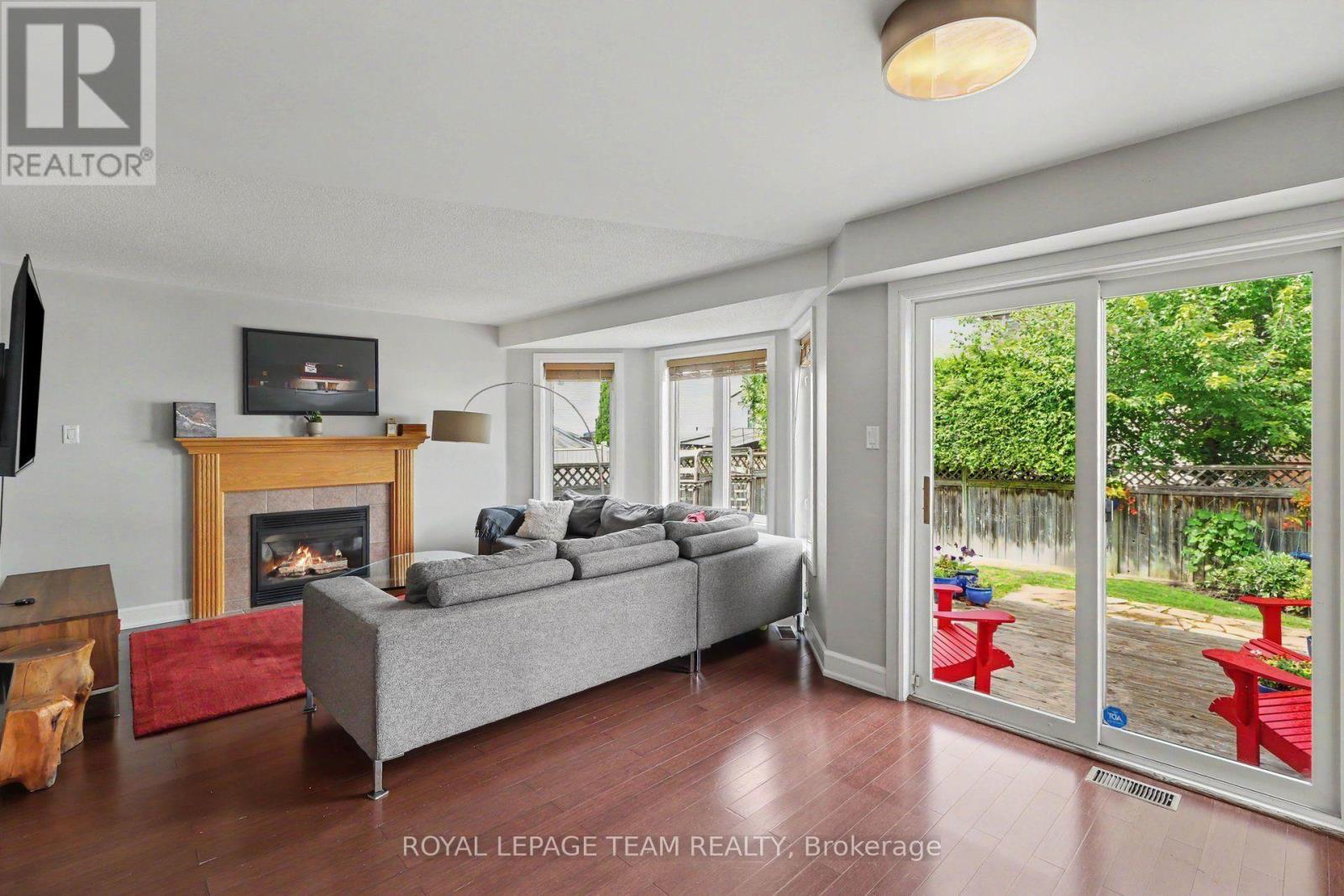 45 Coleridge Street, Ottawa, ON - Indoor Photo Showing Living Room With Fireplace