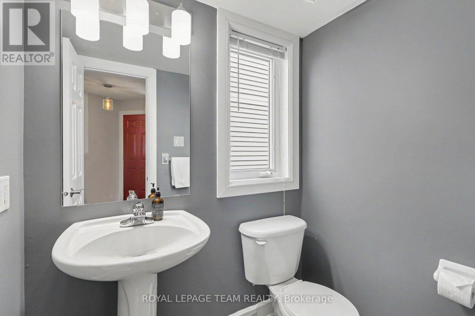45 Coleridge Street, Ottawa, ON - Indoor Photo Showing Bathroom
