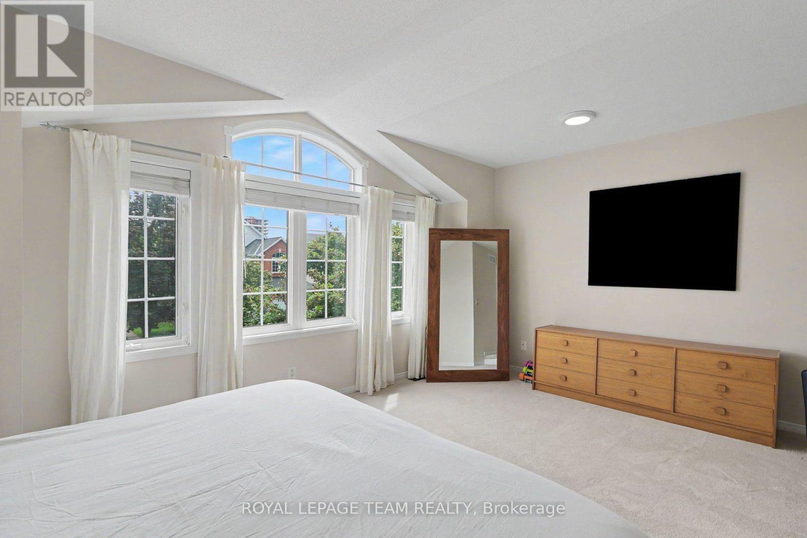 45 Coleridge Street, Ottawa, ON - Indoor Photo Showing Bedroom