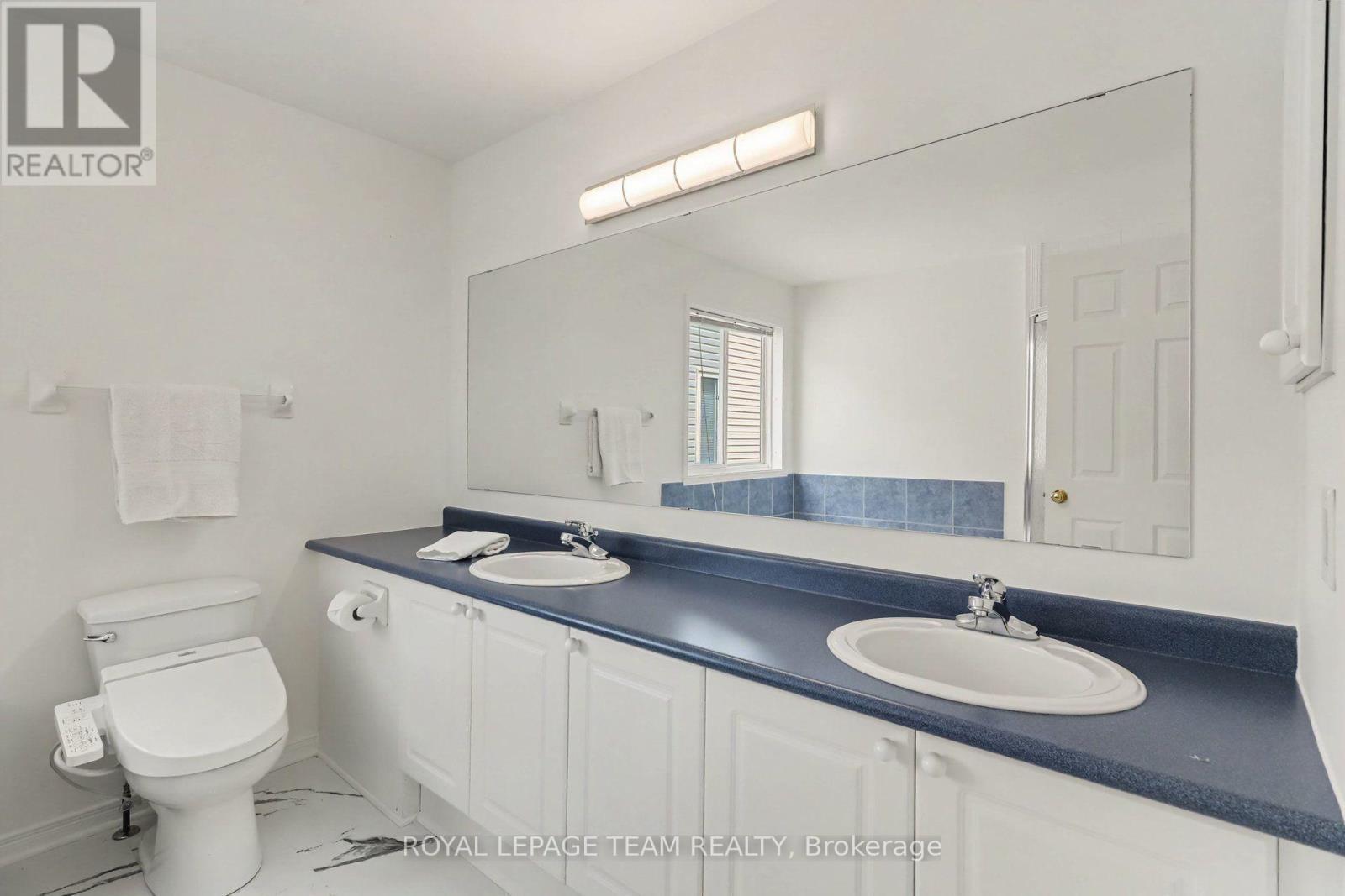 45 Coleridge Street, Ottawa, ON - Indoor Photo Showing Bathroom