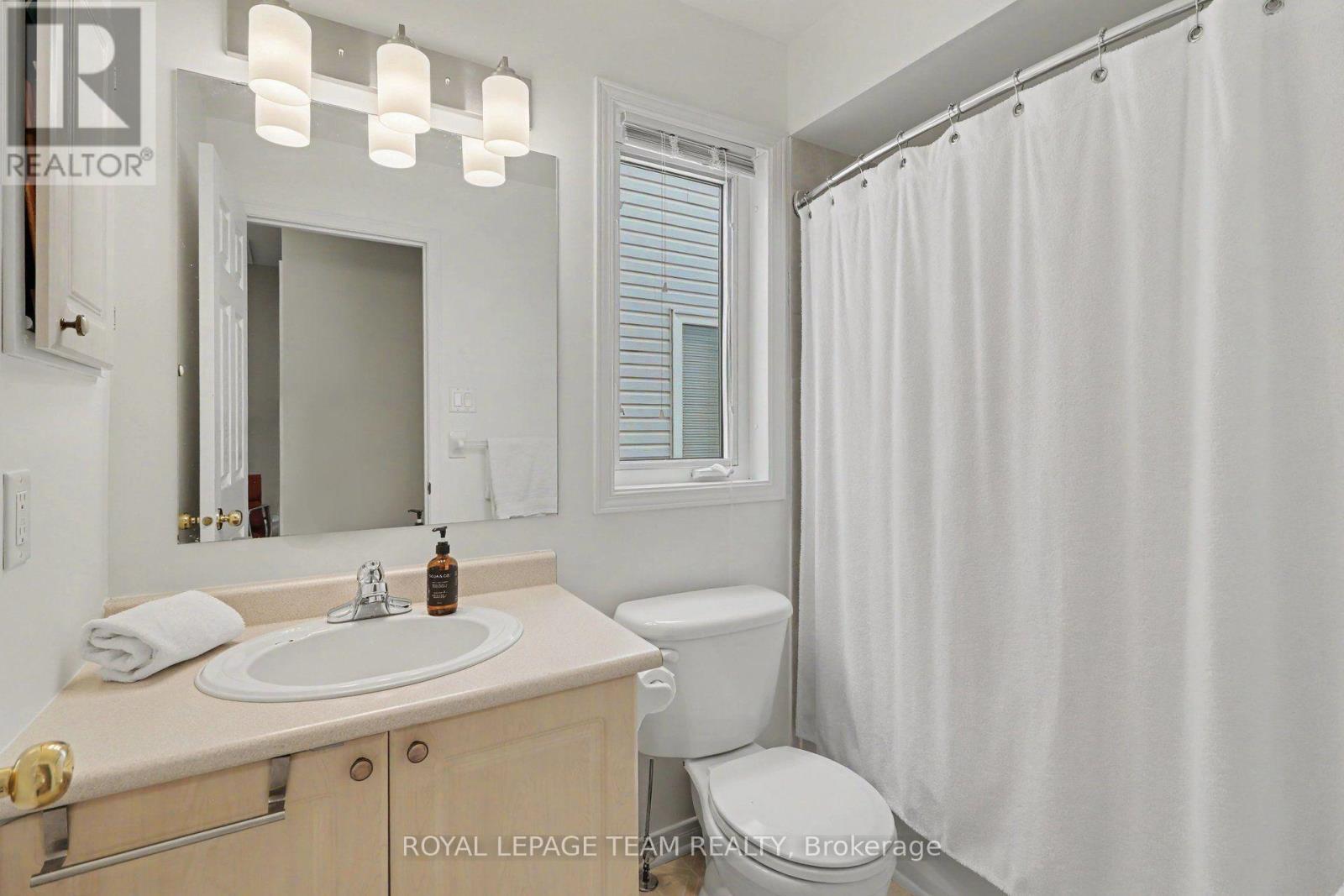 45 Coleridge Street, Ottawa, ON - Indoor Photo Showing Bathroom
