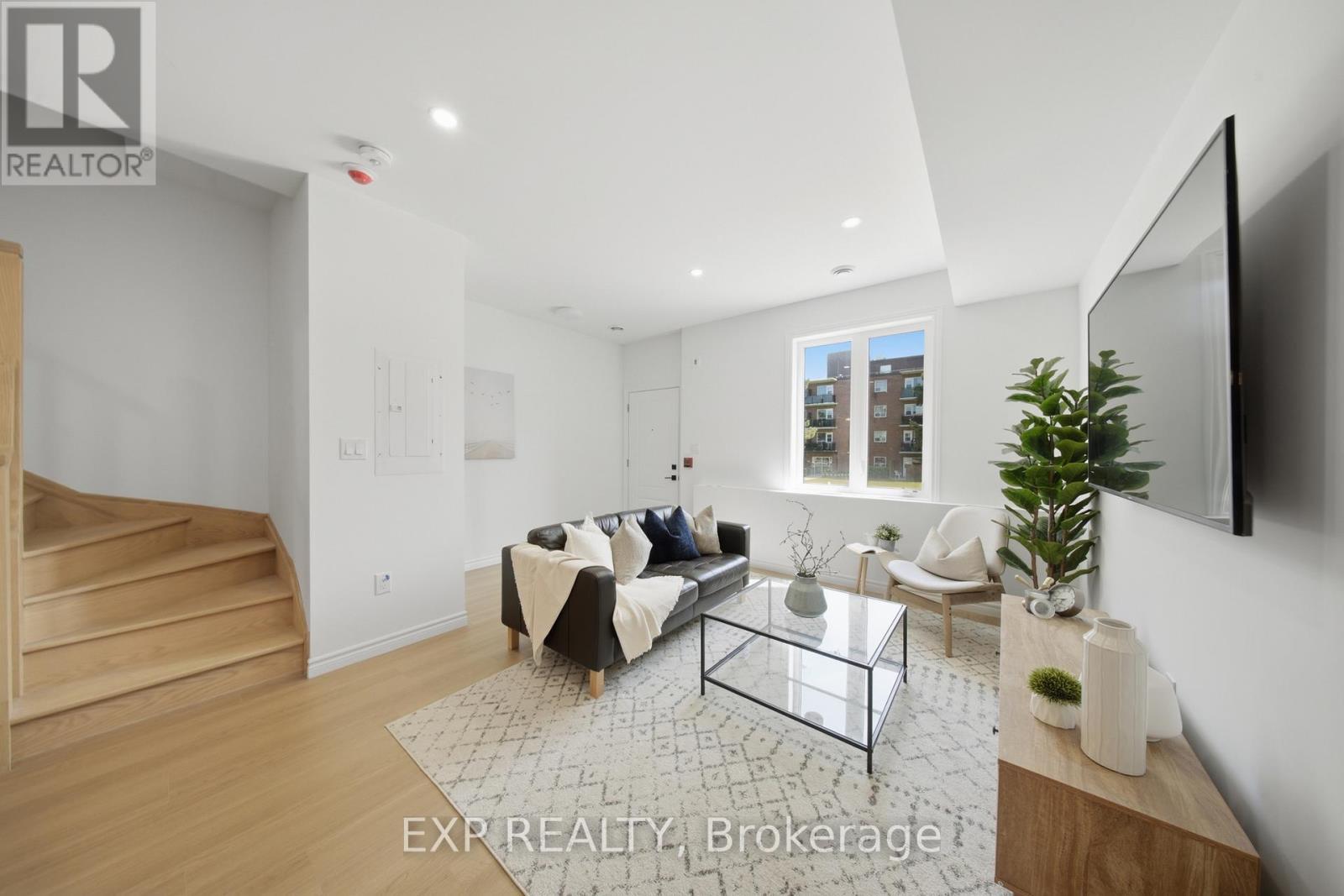 10 - 2 Slessor Boulevard, Grimsby, ON - Indoor