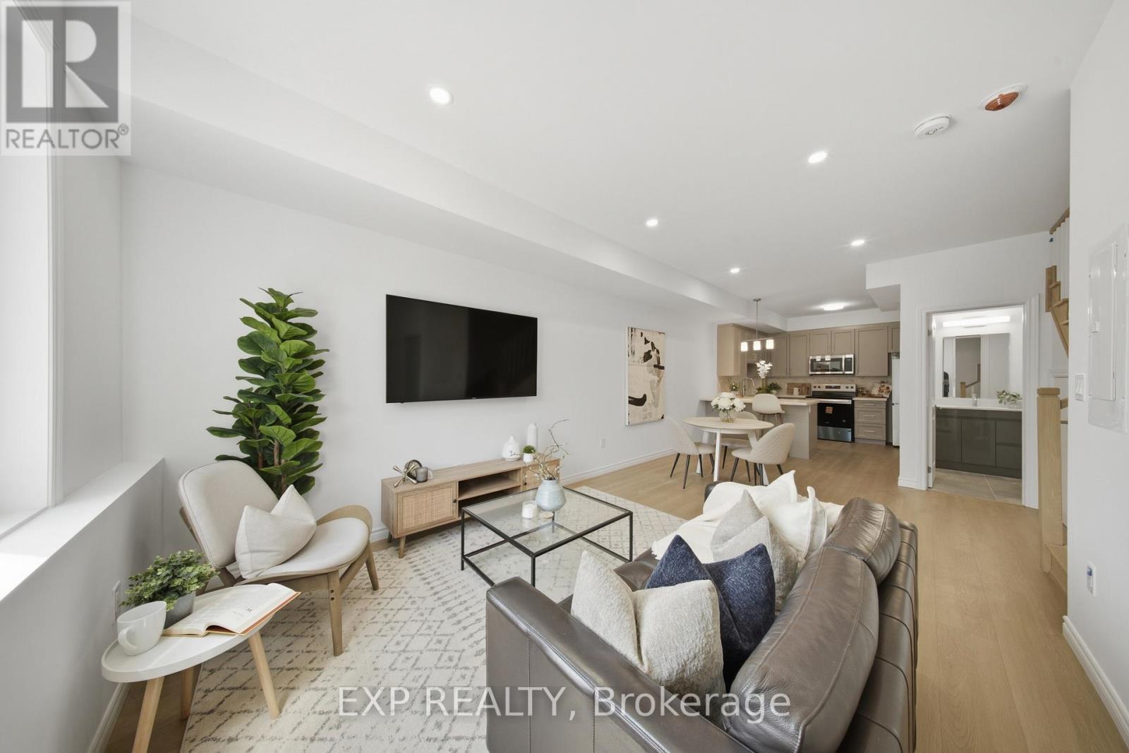 10 - 2 Slessor Boulevard, Grimsby, ON - Indoor Photo Showing Living Room