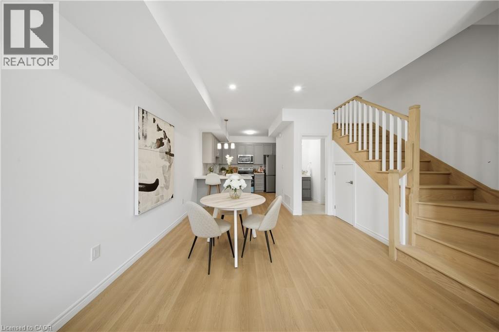2 Slessor Boulevard Unit# 10, Grimsby, ON - Indoor Photo Showing Dining Room