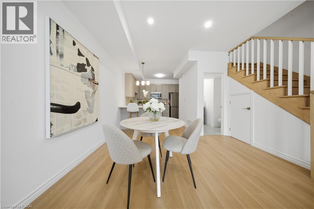 2 Slessor Boulevard Unit# 10, Grimsby, ON - Indoor Photo Showing Dining Room