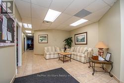 Mail/ Lobby - 