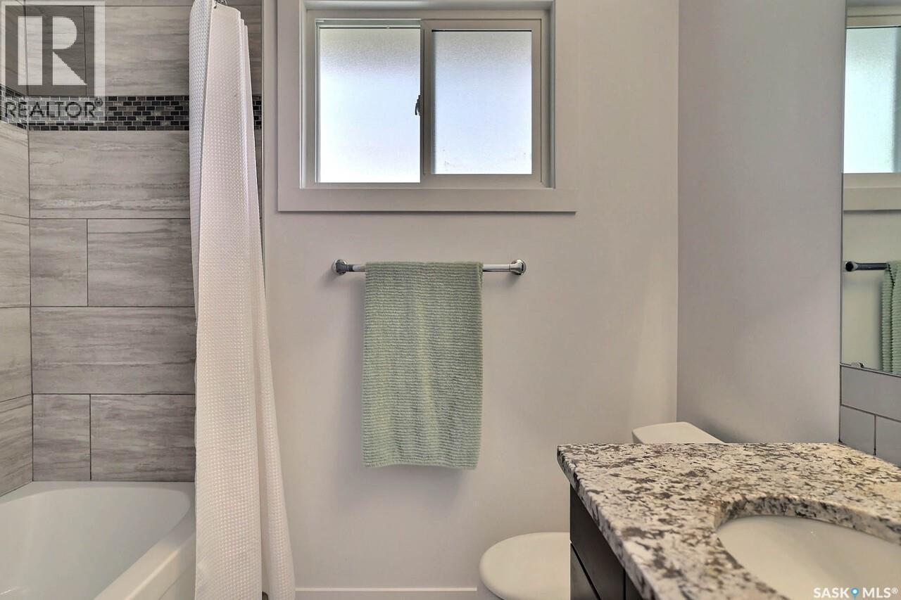 6918 1St Avenue N, Regina, SK - Indoor Photo Showing Bathroom