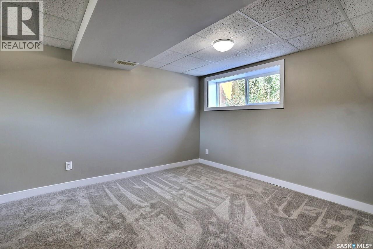 6918 1St Avenue N, Regina, SK - Indoor Photo Showing Other Room