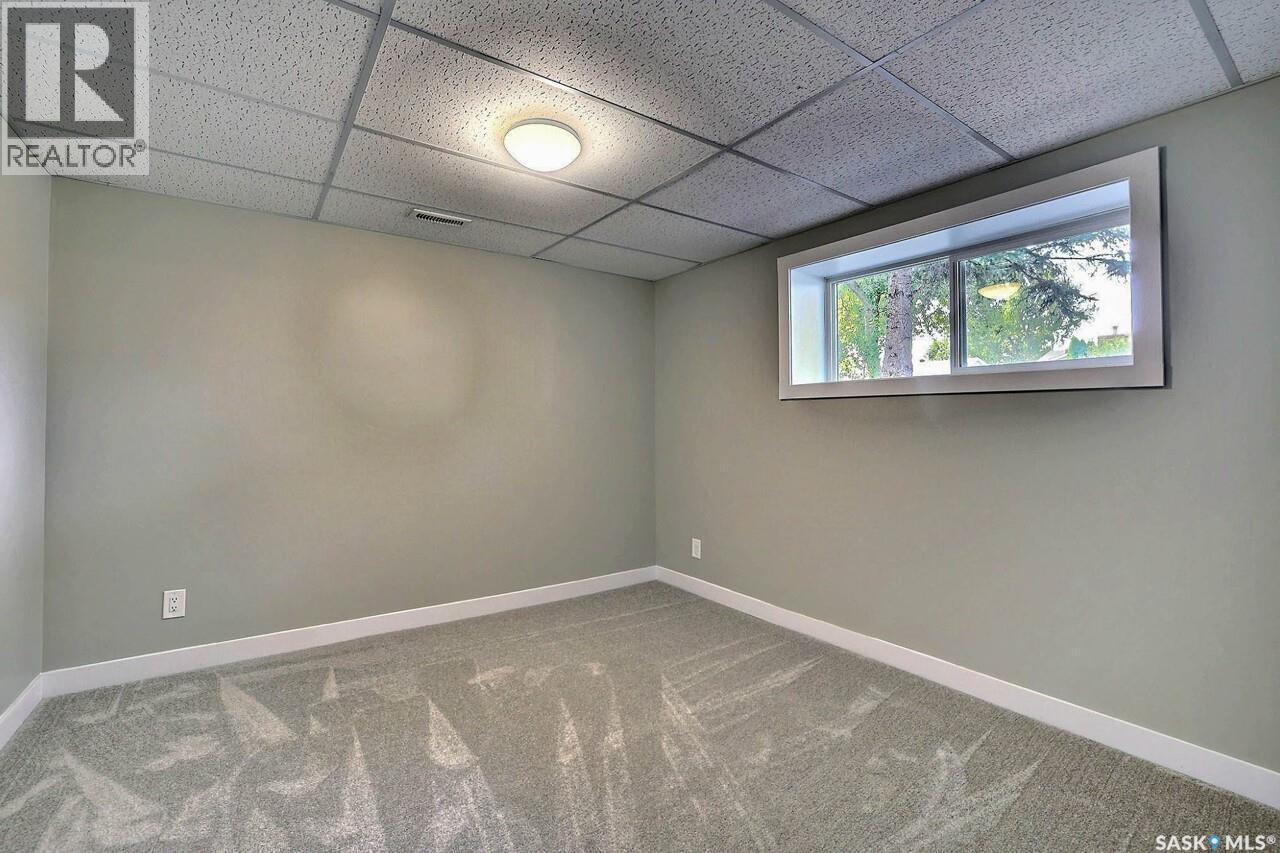 6918 1St Avenue N, Regina, SK - Indoor Photo Showing Other Room