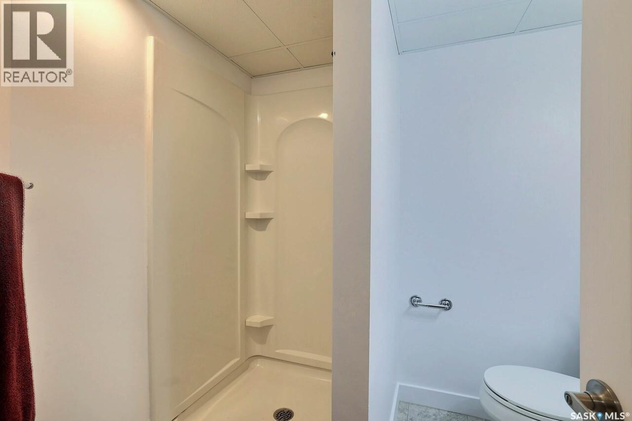 6918 1St Avenue N, Regina, SK - Indoor Photo Showing Bathroom