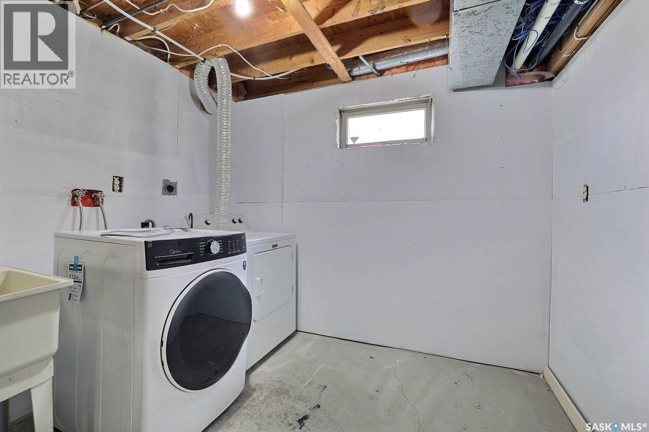 6918 1St Avenue N, Regina, SK - Indoor Photo Showing Laundry Room