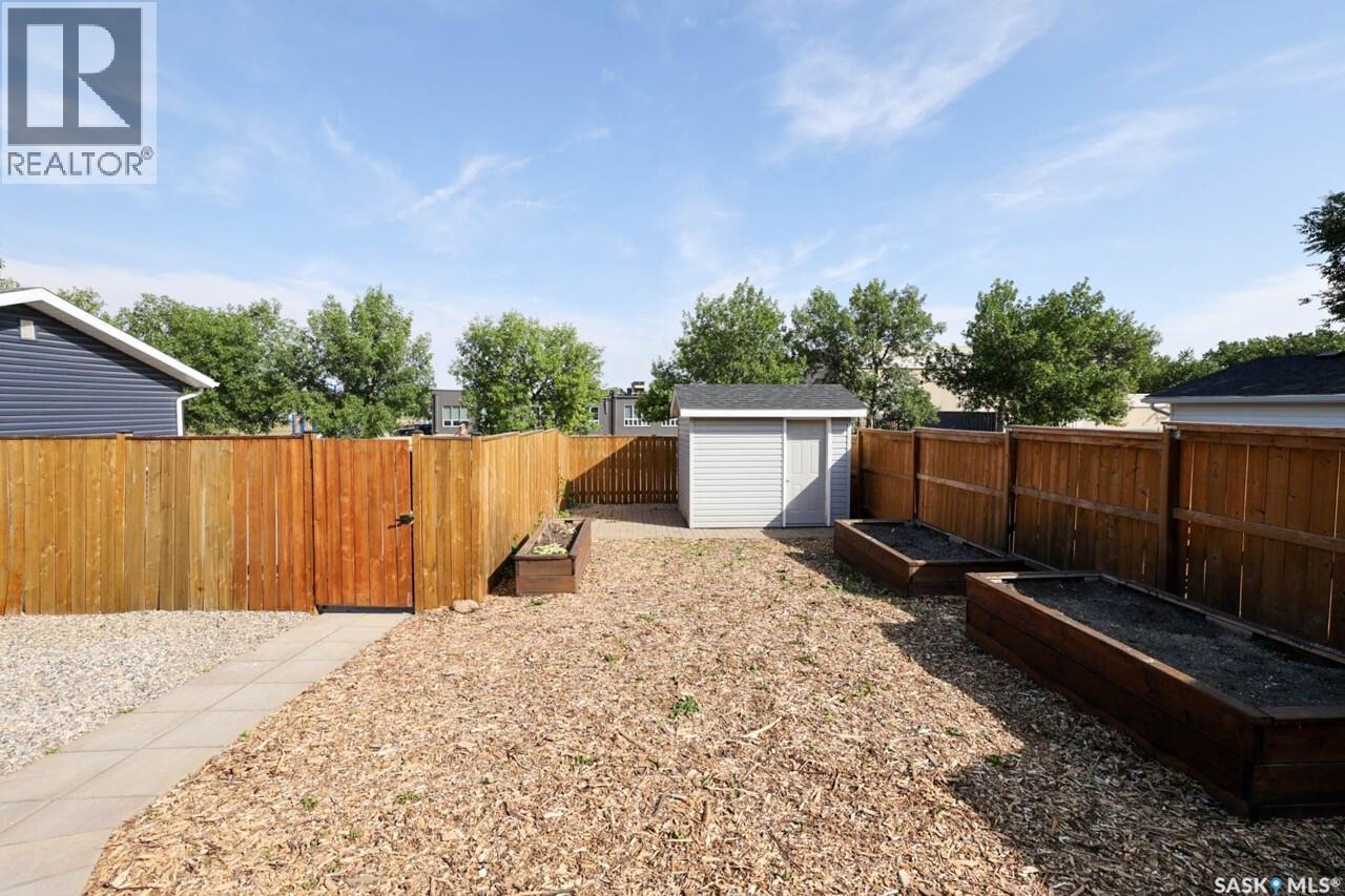 6918 1St Avenue N, Regina, SK - Outdoor