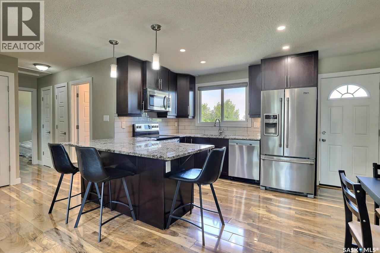 6918 1St Avenue N, Regina, SK - Indoor Photo Showing Kitchen With Stainless Steel Kitchen With Upgraded Kitchen