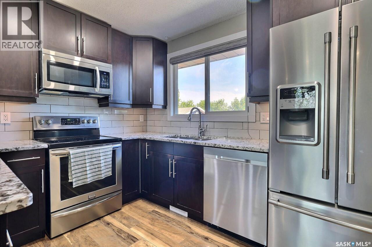 6918 1St Avenue N, Regina, SK - Indoor Photo Showing Kitchen With Stainless Steel Kitchen With Upgraded Kitchen