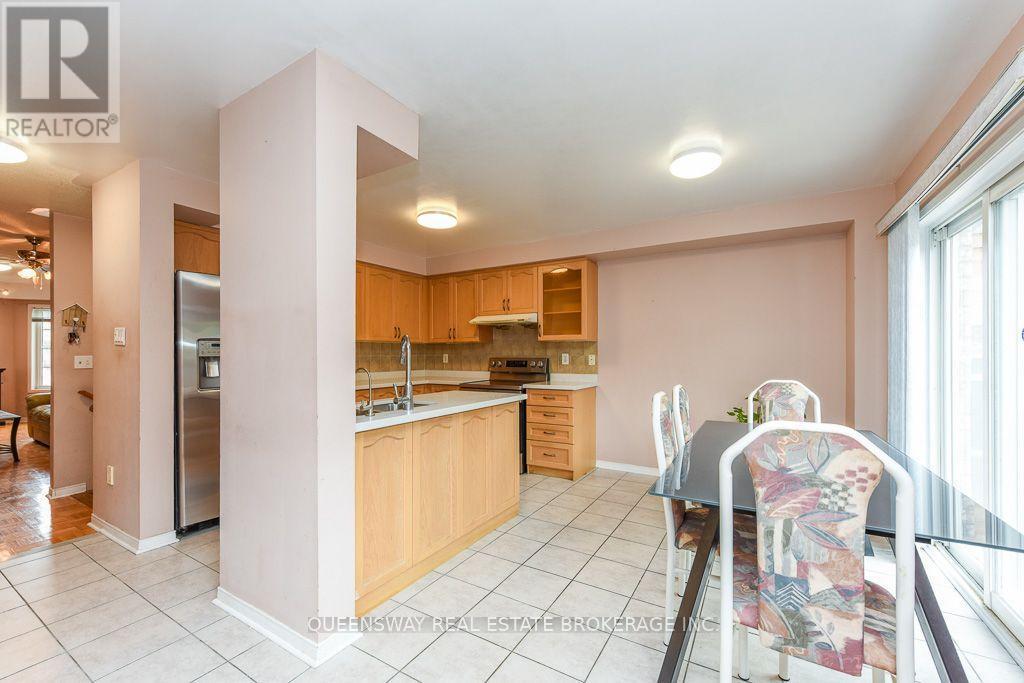 46 Thunderbird Trail, Brampton, ON - Indoor Photo Showing Kitchen