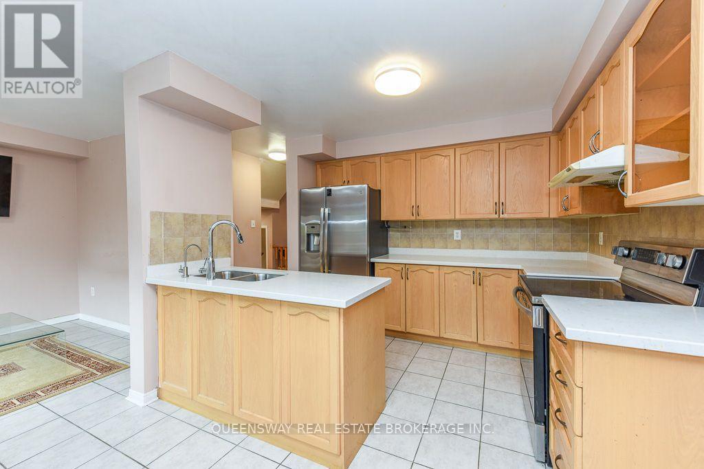 46 Thunderbird Trail, Brampton, ON - Indoor Photo Showing Kitchen With Double Sink