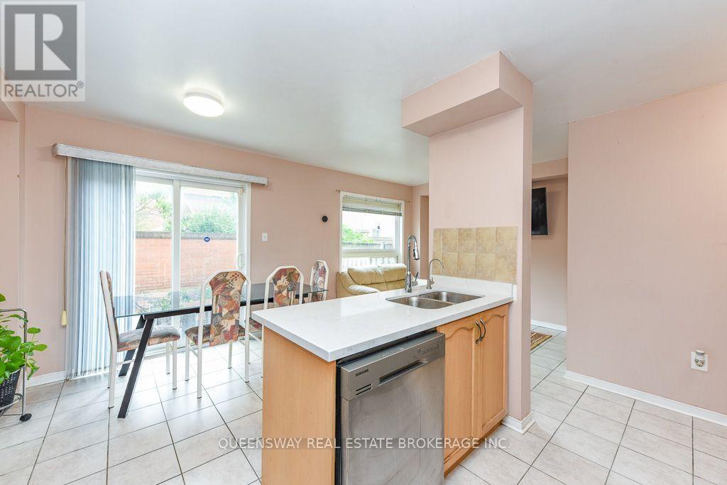 46 Thunderbird Trail, Brampton, ON - Indoor Photo Showing Kitchen With Double Sink